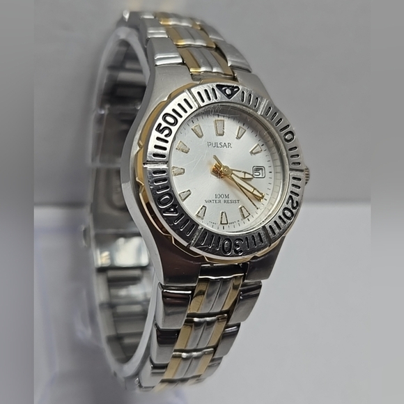 Womens Pulsar VX82-X310 Diver Style Date Watch Gold Silver Two Toned New Battery - Picture 3 of 11
